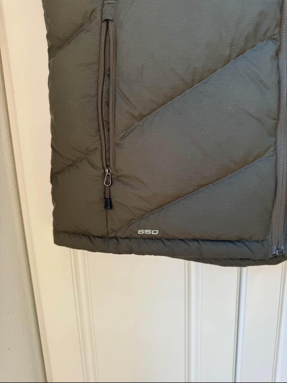 The North Face Green Down Puffer Vest with Red Lining 650 down filled,large (03) - Picture 2 of 3